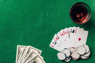 Live chat and round statistics Player chat and live statistics during a Lightning Baccarat round